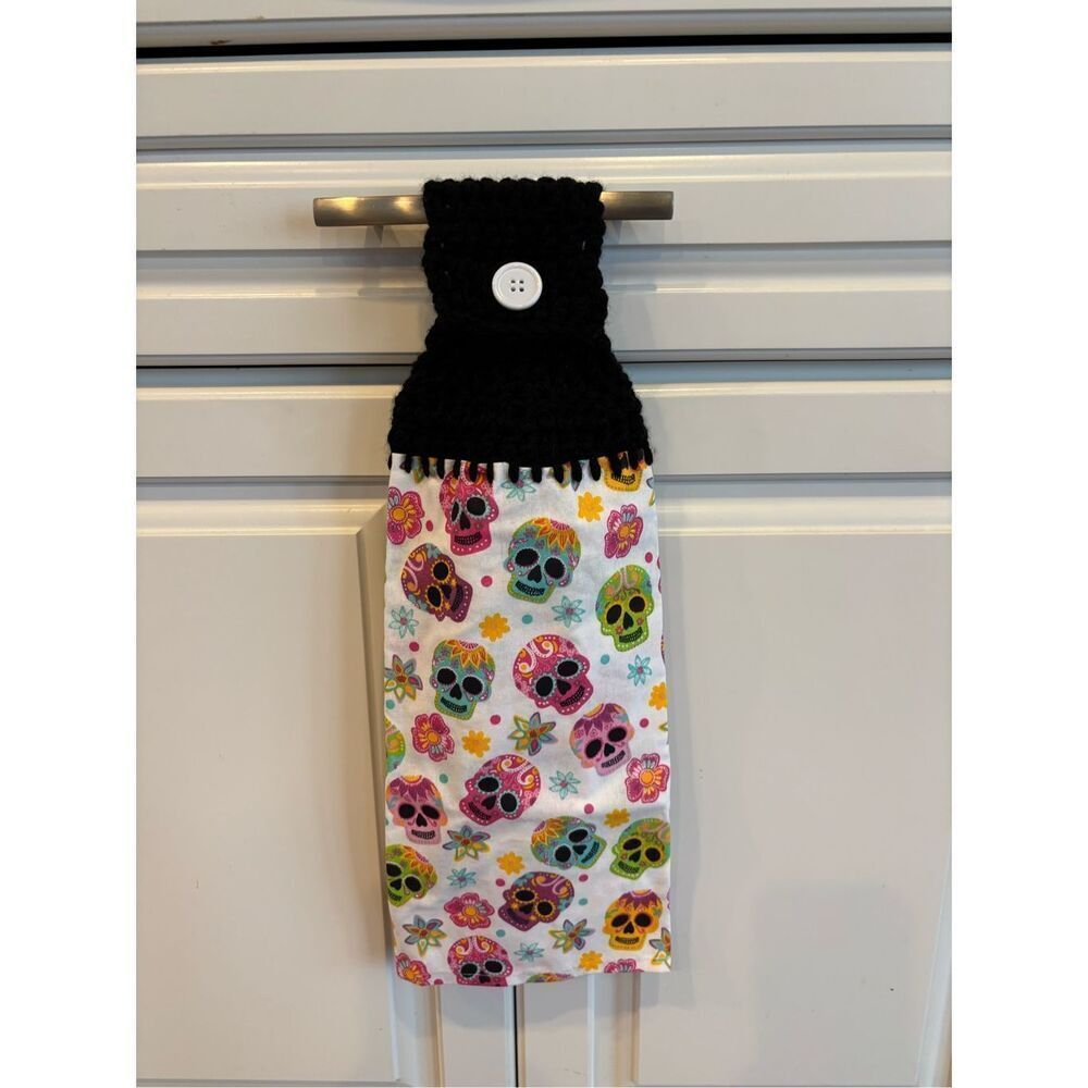 Crochet Top Kitchen Towel- Small skulls
